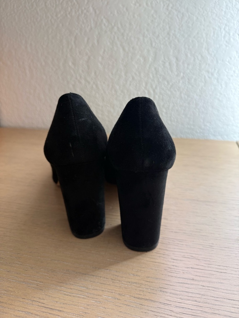 Vince Camuto Black Suede Ableen Pumps - Size 8.5 - Picture 5 of 5